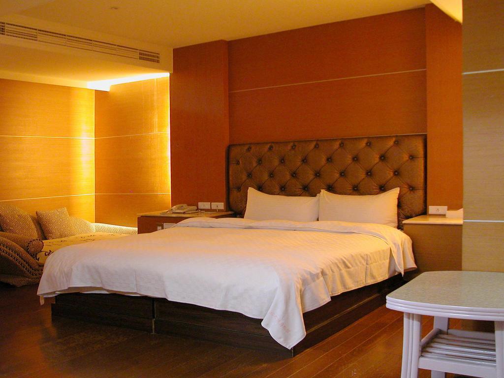 Zaw Jung Business Hotel Taichung Exterior photo