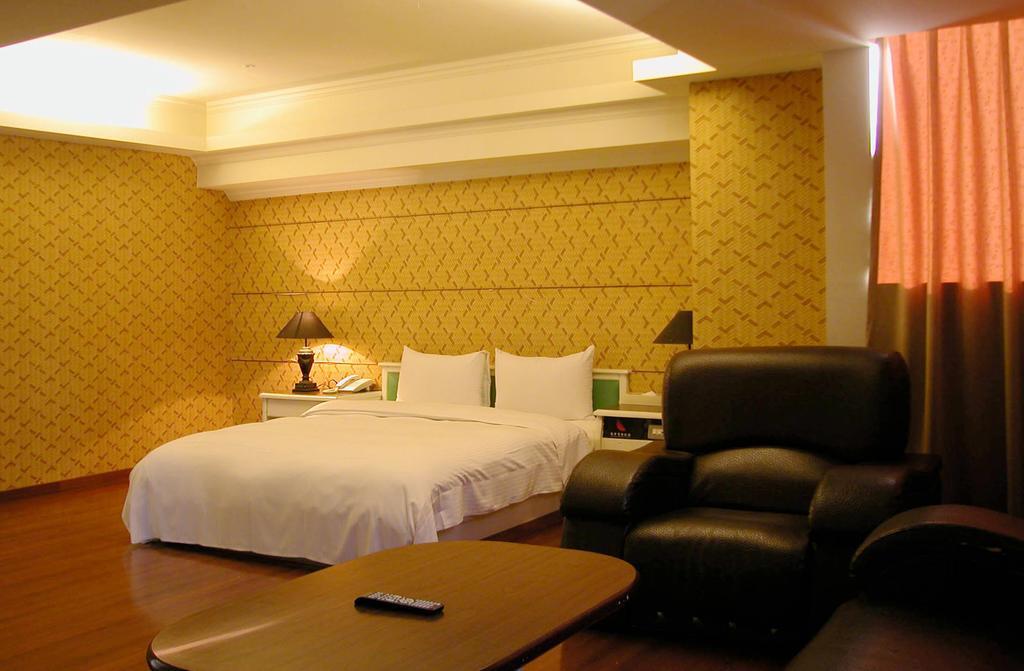 Zaw Jung Business Hotel Taichung Exterior photo